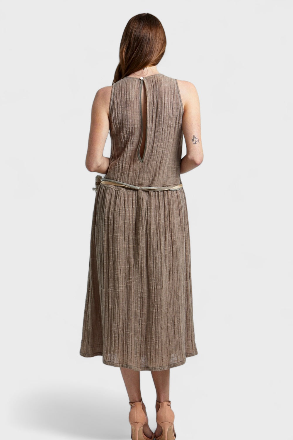 Taupe Linen Midi Dress With Charming Brooch| Italian Dresses 44/ M / Taupe Taupe Linen Midi Dress With Charming Brooch| Italian Dresses 44/ M / Taupe